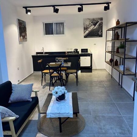 הדירה בדובדבן - The Apartment In Dovdvan ティベリア エクステリア 写真