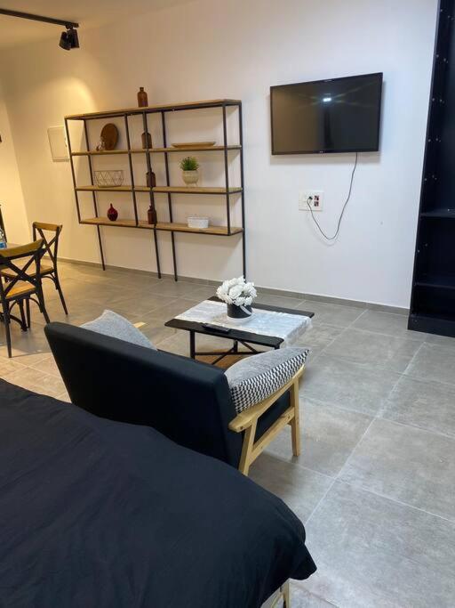 הדירה בדובדבן - The Apartment In Dovdvan ティベリア エクステリア 写真